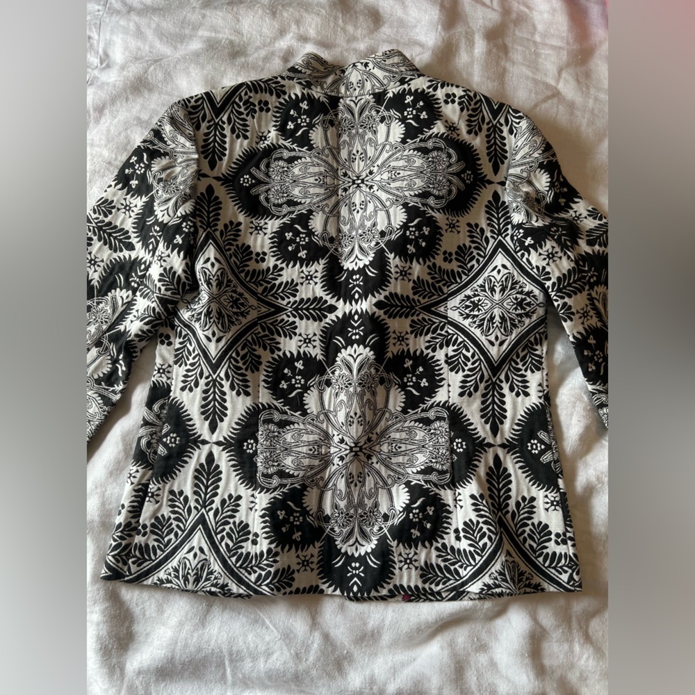 Chico's Black and White Baroque Blazer Size M. Classic. - Picture 5 of 6